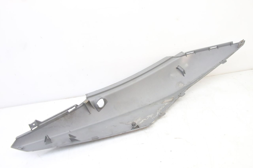 photo de CARENA POSTERIORE SINISTRA SYM ORBIT III 3 4T 50 (2021 - 2025) - Dettagli dei punti di fissaggio