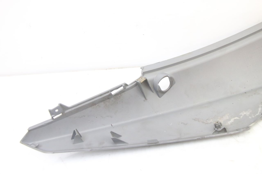 photo de CARENA POSTERIORE SINISTRA SYM ORBIT III 3 4T 50 (2021 - 2025) - Stato della superficie e materiale