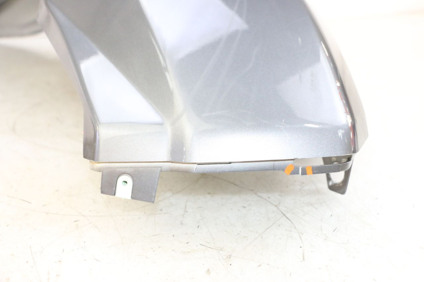 photo de CARENA POSTERIORE SINISTRA PEUGEOT SATELIS 125 (2013 - 2018) - Caratteristiche distintive