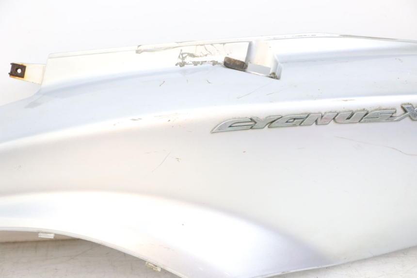 photo de FLANC POSTERIORE SINISTRO YAMAHA CYGNUS X 125 (2004 - 2007)