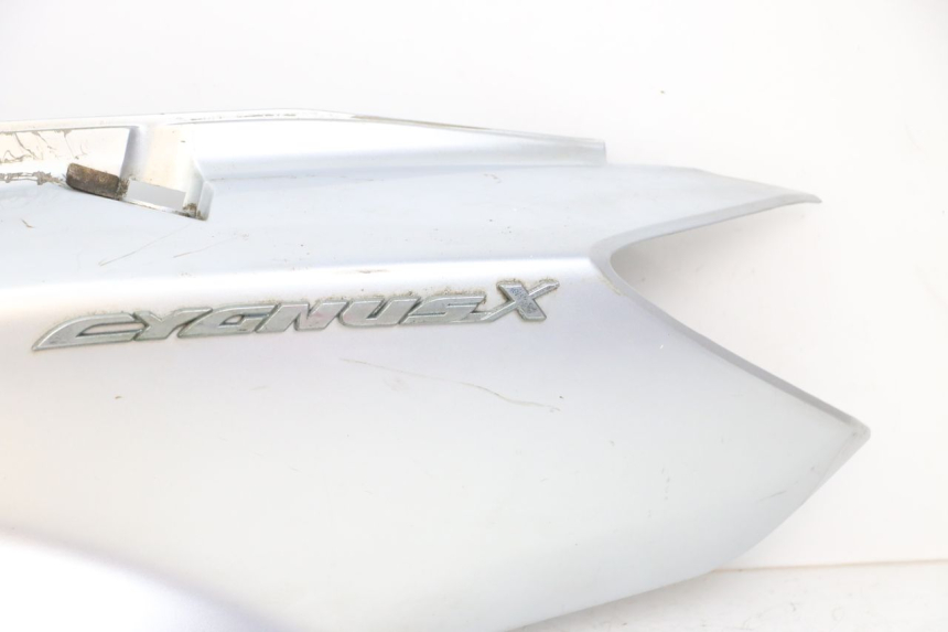 photo de FLANC POSTERIORE SINISTRO YAMAHA CYGNUS X 125 (2004 - 2007)