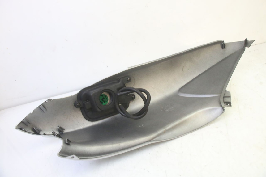 photo de FLANC POSTERIORE SINISTRO YAMAHA YP MAJESTY 125 (2002 - 2006) - Stato della superficie e materiale