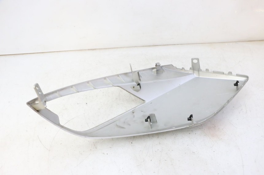 photo de PARAFANGO LATERALE ANTERIORE DESTRO PEUGEOT CITYSTAR 50 (2013 - 2017)