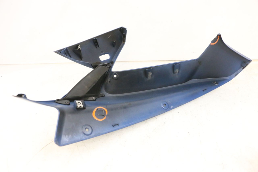 photo de Pannello laterale anteriore destro YAMAHA FJR ABS 1300 (2006 - 2012) - Dettagli dei punti di fissaggio