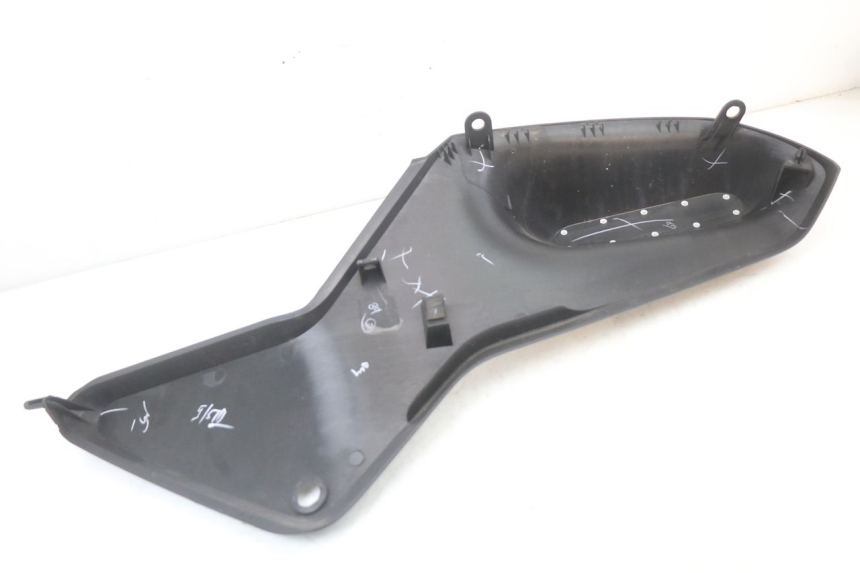 photo de CARENA HUSQVARNA SVARTPILEN 401 (2018 - 2023)