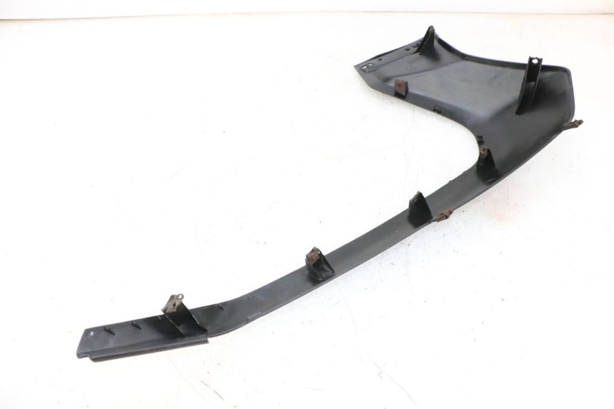 photo de PARAFANGO LATERALE ANTERIORE SINISTRO YAMAHA XMAX X-MAX 125 (2006 - 2009) - Primo piano tecnico