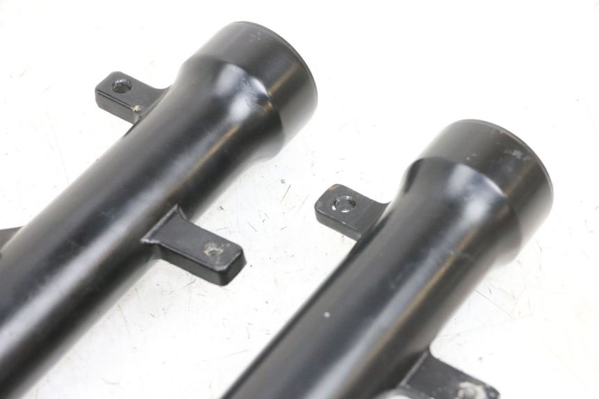 photo de STELO FORCELLA KYMCO AGILITY 16+ 4T 50 (2018 - 2023) - Dettagli dei punti di fissaggio