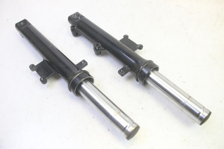 photo de STELO FORCELLA SYM CROX 4T 50 (2016 - 2023) - Stato della superficie e materiale