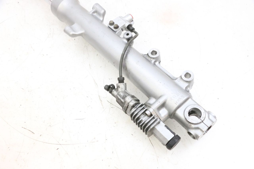 photo de STELO FORCELLA DESTRA KAWASAKI GPZ RX 1000 (1986 - 1988) - Zoom sullo stato d'uso