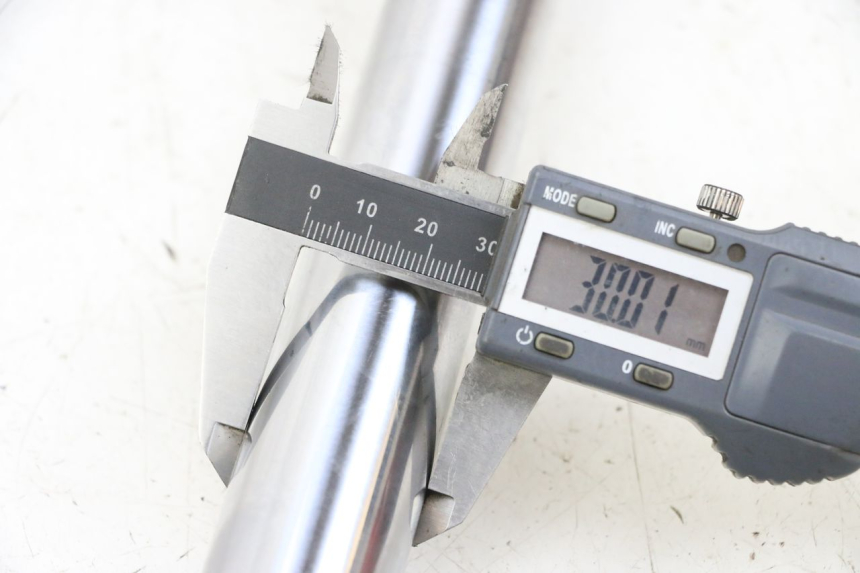 photo de STELO FORCELLA DESTRA YAMAHA TTR 125 (2000 - 2020) - Altra angolazione