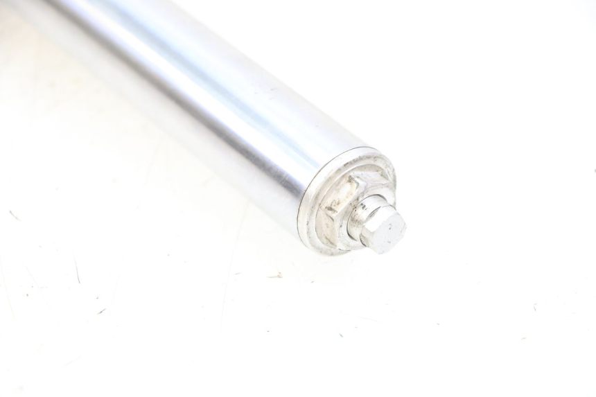 photo de STELO FORCELLA DESTRA YAMAHA TTR 125 (2000 - 2020) - Dettagli dei punti di fissaggio