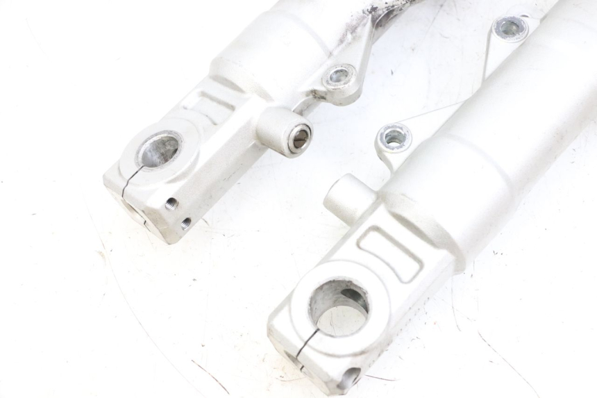 photo de STELO FORCELLA YAMAHA FJR ABS 1300 (2006 - 2012) - Caratteristiche distintive