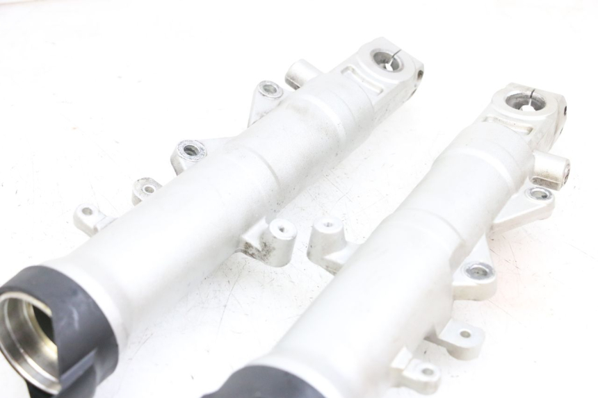 photo de STELO FORCELLA YAMAHA FJR ABS 1300 (2006 - 2012) - Dettagli dei punti di fissaggio