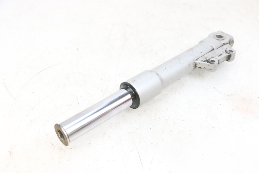 photo de STELO FORCELLA SINISTRA PIAGGIO FLY 4T 50 (2013 - 2017) - Zoom sullo stato d'uso