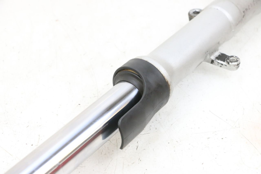 photo de STELO FORCELLA SINISTRA YAMAHA FZ6 N FAZER 600 (2004 - 2006) - Caratteristiche distintive