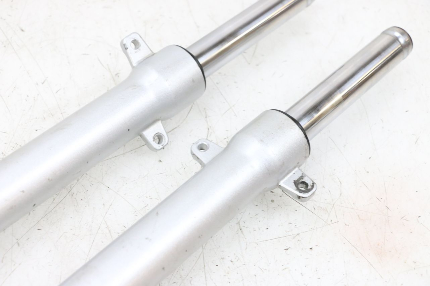 photo de STELO FORCELLA PEUGEOT KISBEE 2T 50 (2010 - 2017) - Stato della superficie e materiale