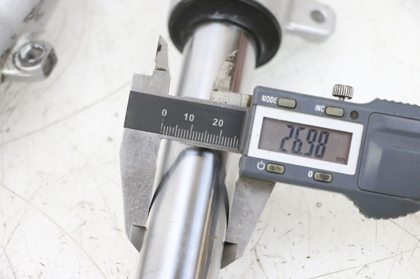 photo de STELO FORCELLA PEUGEOT KISBEE 4T 50 (2018 - 2022) - Dettaglio del componente