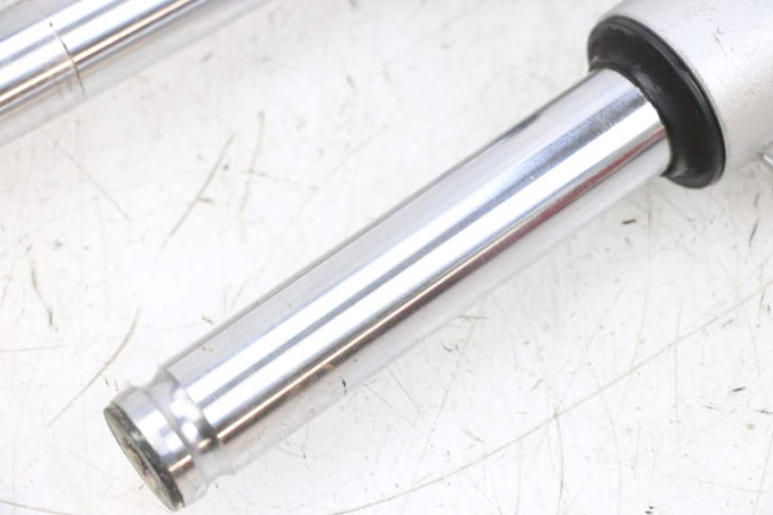 photo de STELO FORCELLA PEUGEOT KISBEE 4T 50 (2018 - 2022) - Caratteristiche distintive