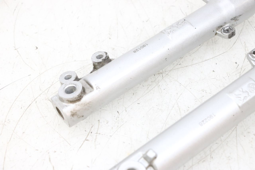 photo de STELO FORCELLA PEUGEOT KISBEE 4T 50 (2018 - 2022) - Altra angolazione