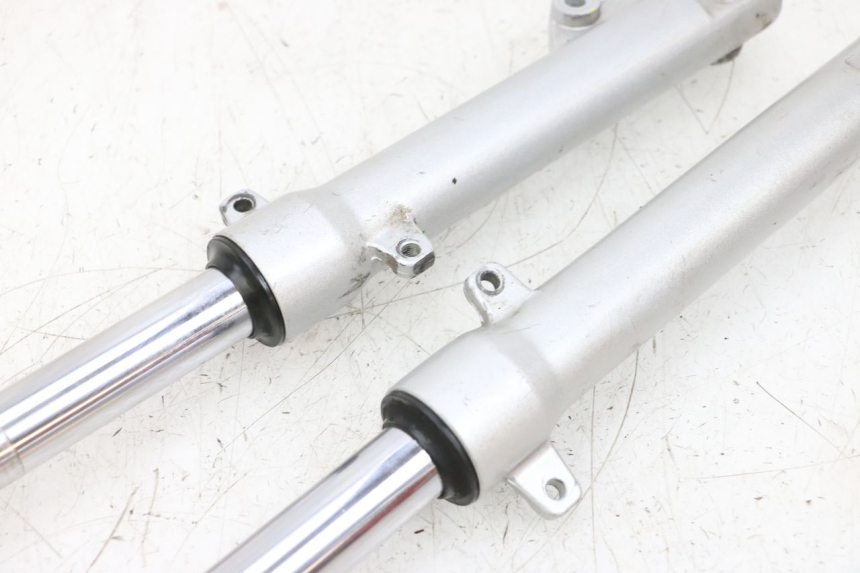 photo de STELO FORCELLA PEUGEOT KISBEE 4T 50 (2018 - 2022) - Marcature e riferimenti originali