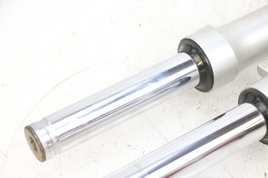 photo de STELO FORCELLA KYMCO LIKE 125 (2009 - 2016) - Dettagli dei punti di fissaggio