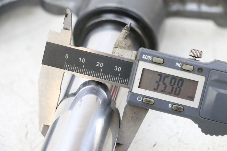 photo de FORCELLA GUIDATA YAMAHA XMAX X-MAX 125 (2006 - 2009) - Zoom sullo stato d'uso