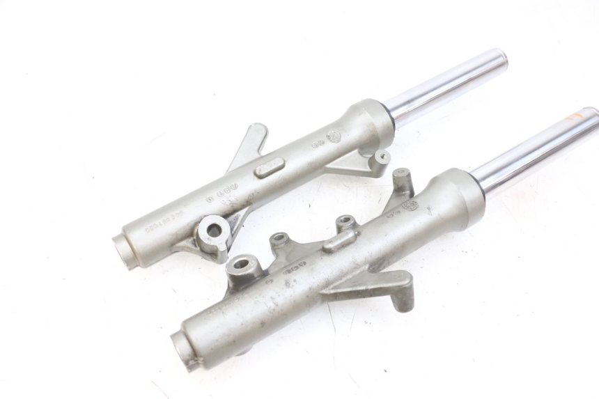 photo de STELO FORCELLA YAMAHA YP MAJESTY 125 (2002 - 2006) - Altra angolazione