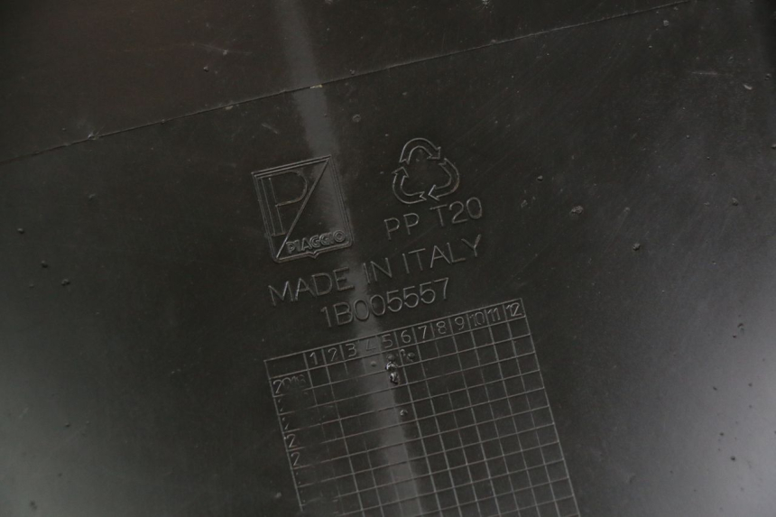 photo de PARAFANGO POSTERIORE PIAGGIO MP3 HPE 350 (2018 - 2020)