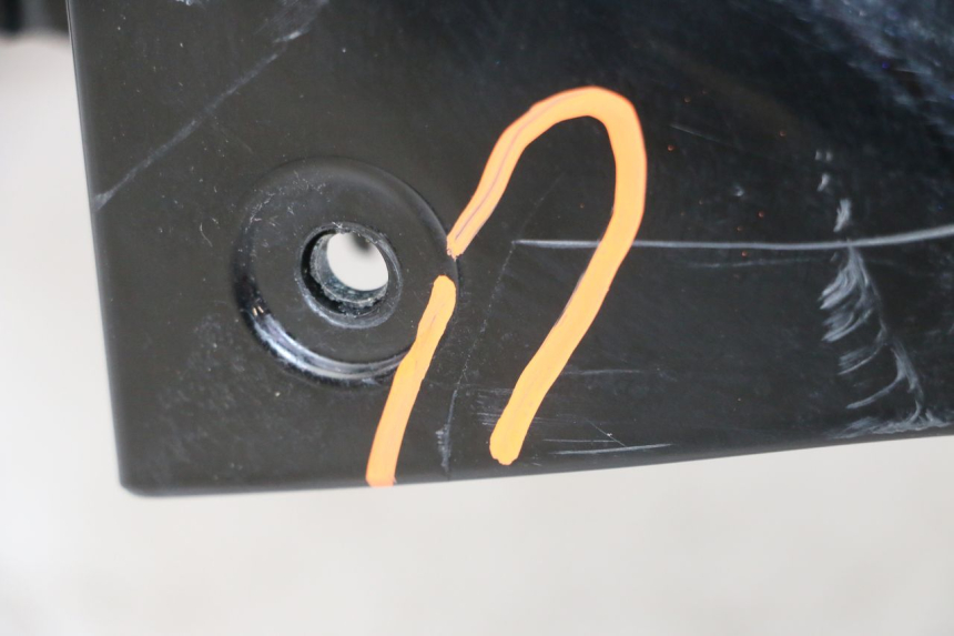 photo de PARAFANGO ANTERIORE SUZUKI BURGMAN 125 (2007 - 2014)