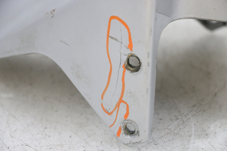 photo de PARAFANGO ANTERIORE PEUGEOT ELYSEO 125 (1999 - 2004) - Zoom sullo stato d'uso