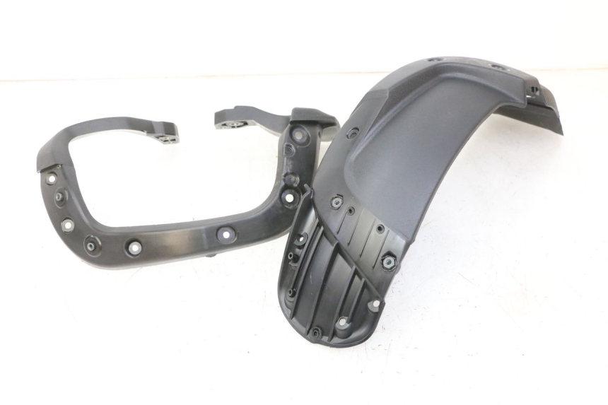 photo de PARAFANGO ANTERIORE PIAGGIO MP3 HPE 310 (2024 - 2025)