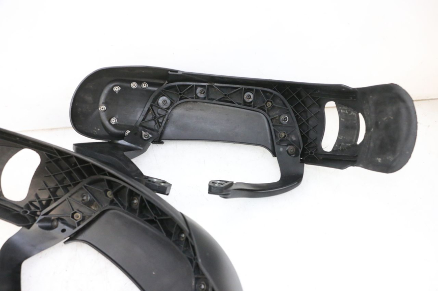 photo de PARAFANGO ANTERIORE PIAGGIO MP3 HPE 300 (2019 - 2026) - Vista d'insieme del prodotto