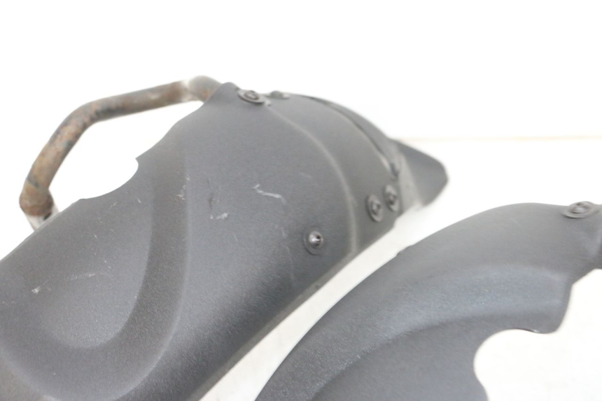 photo de PARAFANGO ANTERIORE PIAGGIO MP3 RL 250 (2007 - 2010) - Zoom sui componenti