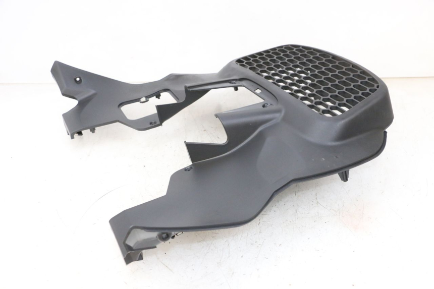 photo de GRIGLIA RADIATORE PIAGGIO MP3 HPE 300 (2019 - 2026) - Dettagli dei punti di fissaggio