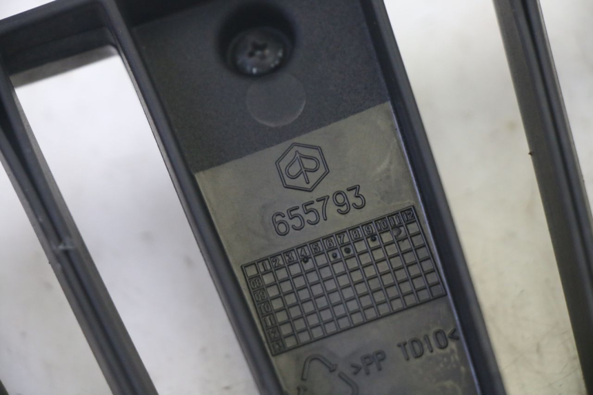 photo de GRIGLIA RADIATORE PIAGGIO MP3 RL 250 (2007 - 2010) - Vista d'insieme del prodotto