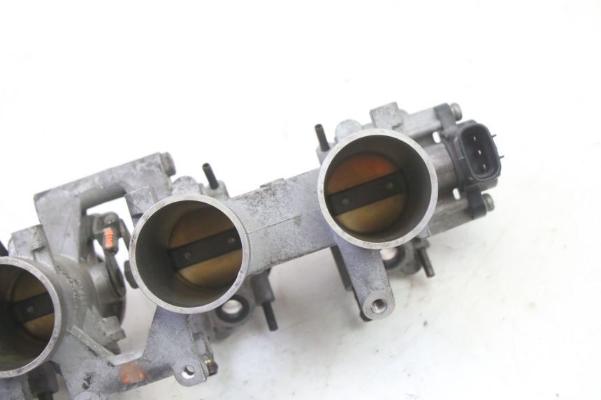 photo de CORPO FARFALLATO YAMAHA FZ6 FAZER S2 600 (2007 - 2011)
