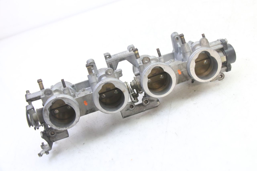 photo de CORPO FARFALLATO YAMAHA FZ6 FAZER S2 600 (2007 - 2011)