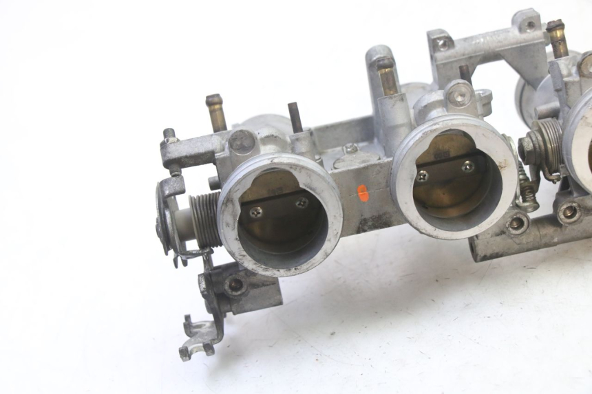photo de CORPO FARFALLATO YAMAHA FZ6 FAZER S2 600 (2007 - 2011)