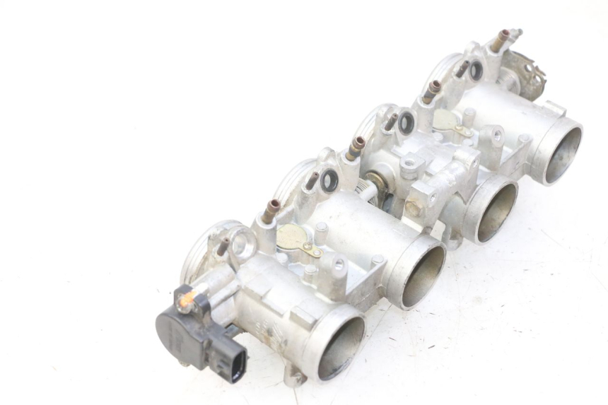 photo de CORPO FARFALLATO YAMAHA FZ6 N FAZER 600 (2004 - 2006)