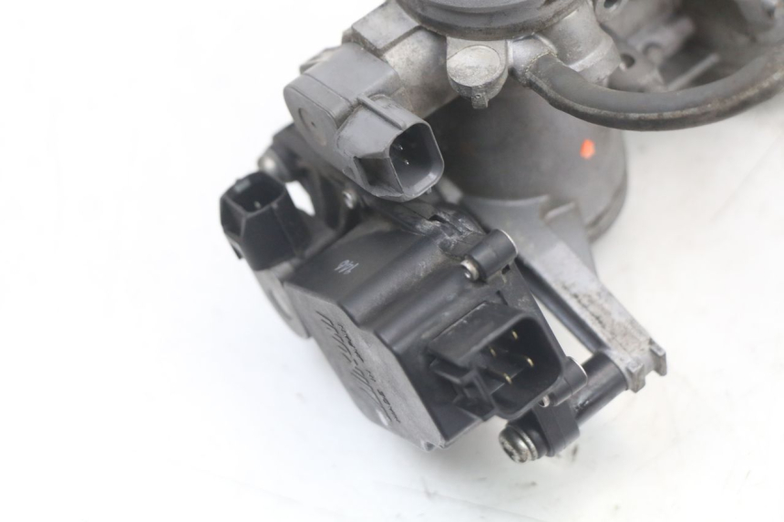 photo de CORPO FARFALLATO SUZUKI GSR 750 (2011 - 2017)