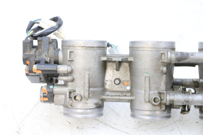 photo de CORPO FARFALLATO SUZUKI GSXR GSX-R 1000 (2003 - 2004) - Dettagli dei punti di fissaggio