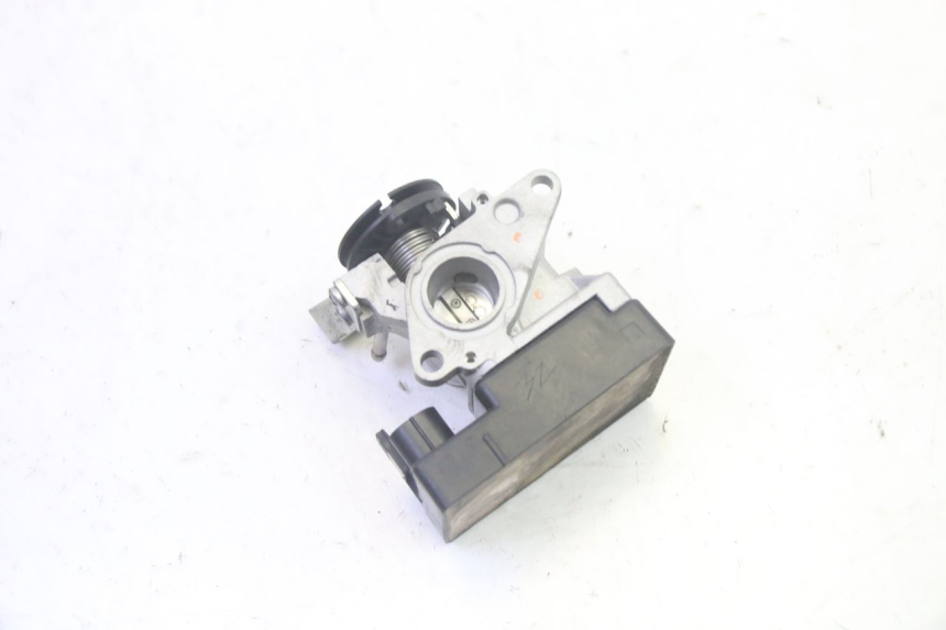 photo de INIEZIONE PEUGEOT KISBEE 4T 50 (2018 - 2022) - Altra angolazione