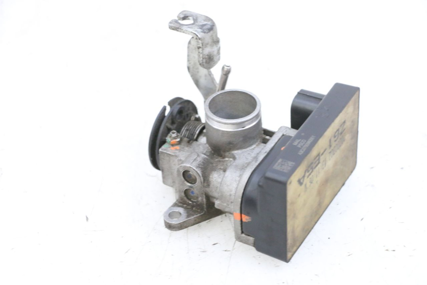 photo de CORPO FARFALLATO PEUGEOT SPEEDFIGHT 4 4T EFI 50 (2021 - 2025) - Vista principale