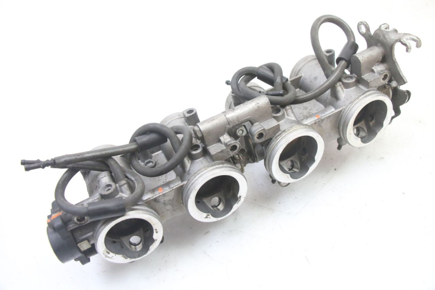 photo de CORPO FARFALLATO YAMAHA FZ6 FAZER S2 600 (2007 - 2011)