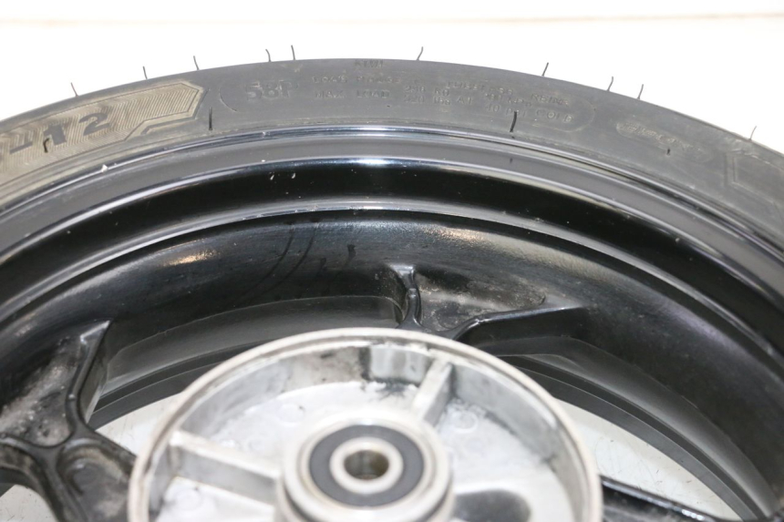 photo de CERCHIO POSTERIORE E PNEUMATICO MAG POWER BOMBERS 4T 50 (2016 - 2026) - Primo piano tecnico