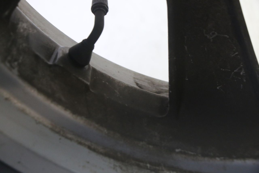 photo de CERCHIO POSTERIORE E PNEUMATICO PEUGEOT CITYSTAR 50 (2013 - 2017)