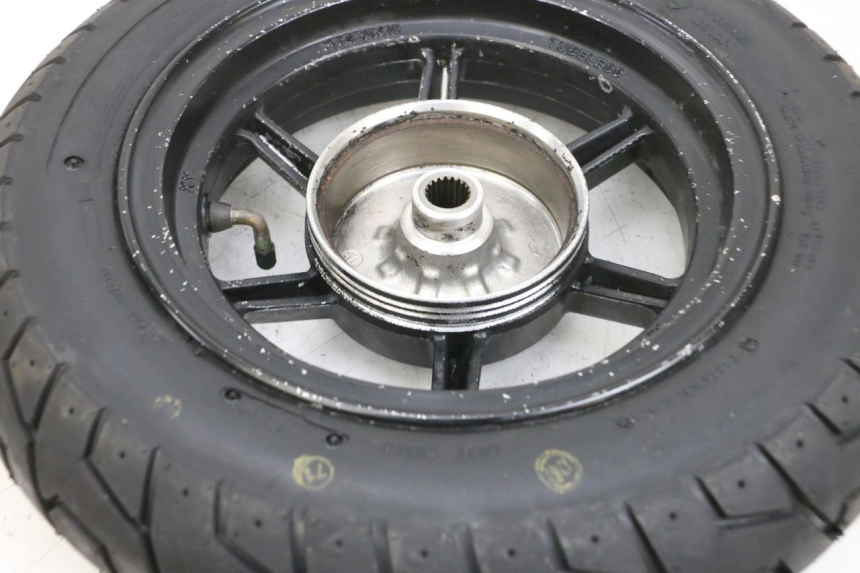 photo de CERCHIO POSTERIORE E PNEUMATICO LONGJIA DIGITA 4T 50 (2019 - 2022) - Primo piano tecnico