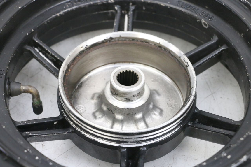 photo de CERCHIO POSTERIORE E PNEUMATICO LONGJIA DIGITA 4T 50 (2019 - 2022) - Dettagli dei punti di fissaggio