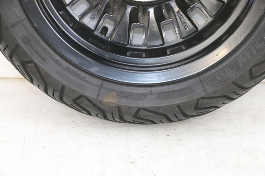 photo de CERCHIO POSTERIORE E PNEUMATICO PEUGEOT DJANGO 4T 50 (2014 - 2019) - Caratteristiche distintive