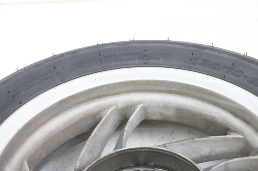 photo de CERCHIO POSTERIORE E PNEUMATICO PIAGGIO FLY 4T 50 (2013 - 2017) - Altra angolazione